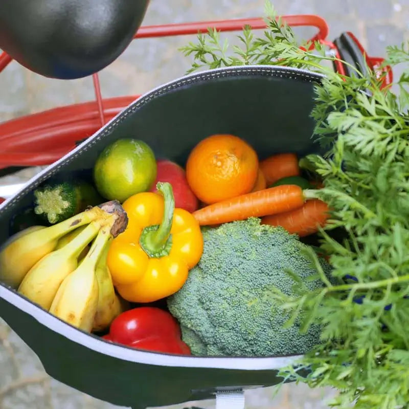 Nachhaltige Fahrradtasche zum Einkaufen Gemüse