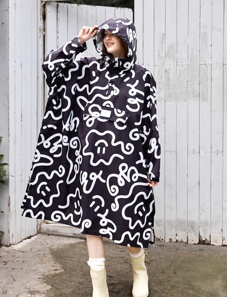 Damen Regenponcho mit Ärmeln schwarz weiss
