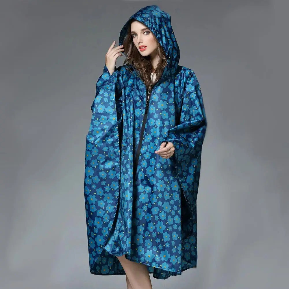 Regencape Damen mit Blümchen in Blau.
