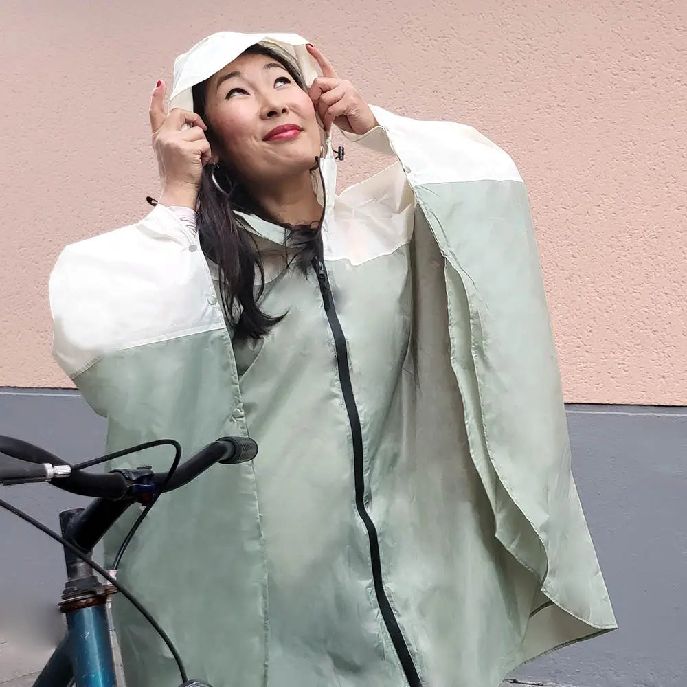 Regenponcho Damen grüner Regencape fürs Fahrradfahren