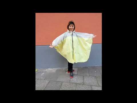 Video elegantes Regencape mit Kapuze und Reißverschluss.