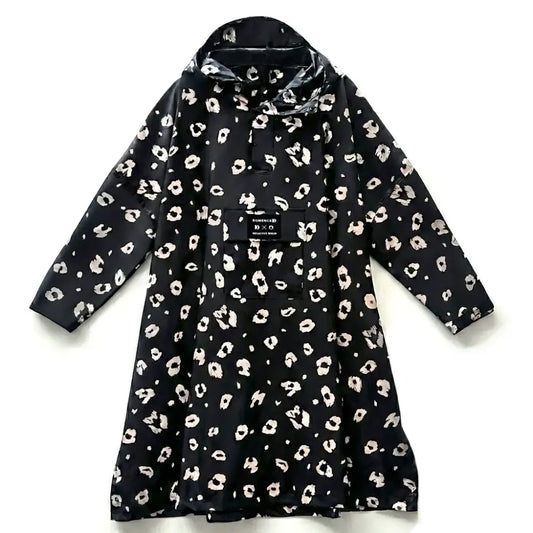 Reflektierender Regenponcho im Leo-Look