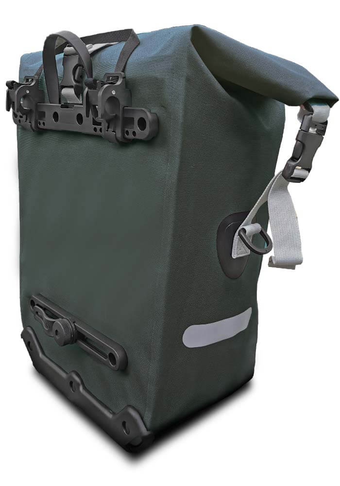 Aufhängesystem Aufhängung der grünen Fahrradtasche für Gepäckträger des Hinterrads, Satteltasche für das Fahrrad mit seitlichen Reflektoren und Rolltop Verschluss sowie Schultergurten.