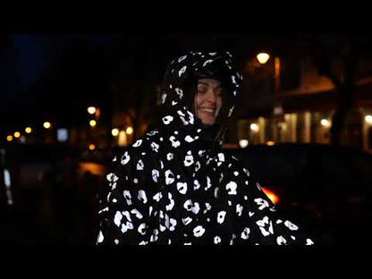 Video vom Reflektierenden Regencape Bomence Reflective Berlin