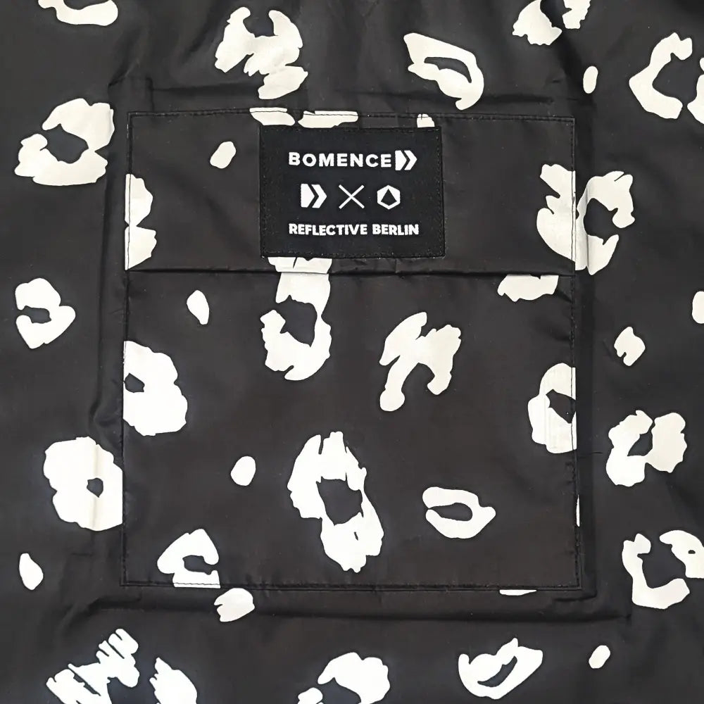 Regenponcho von Bomence und Reflective Berlin