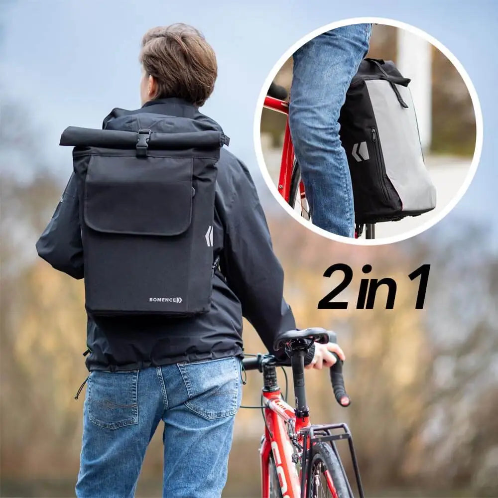 Rucksack Fahrradtasche schwarz, Person mit Bomence 2 in 1 Fahrradtasche. Tasche lässt sich sowohl als Rucksack als auch als Gepäckträgertasche nutzen.