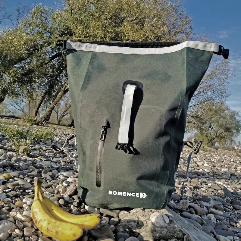 Fahrradtasche Gepäckträger Wasserdicht in der Natur. Nachhaltige Herstellung und perfekt für deine nächste Radtour.