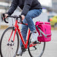 rosa gepäckträgertasche hinterrad rennrad oder city rad frau auf dem fahrrad