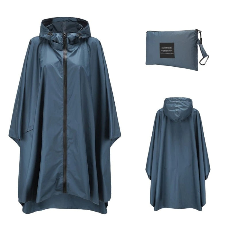 Regenponchos aus wasserdichtem Qualitäts-Material mit Tasche mit Karabinerhaken in Blau.