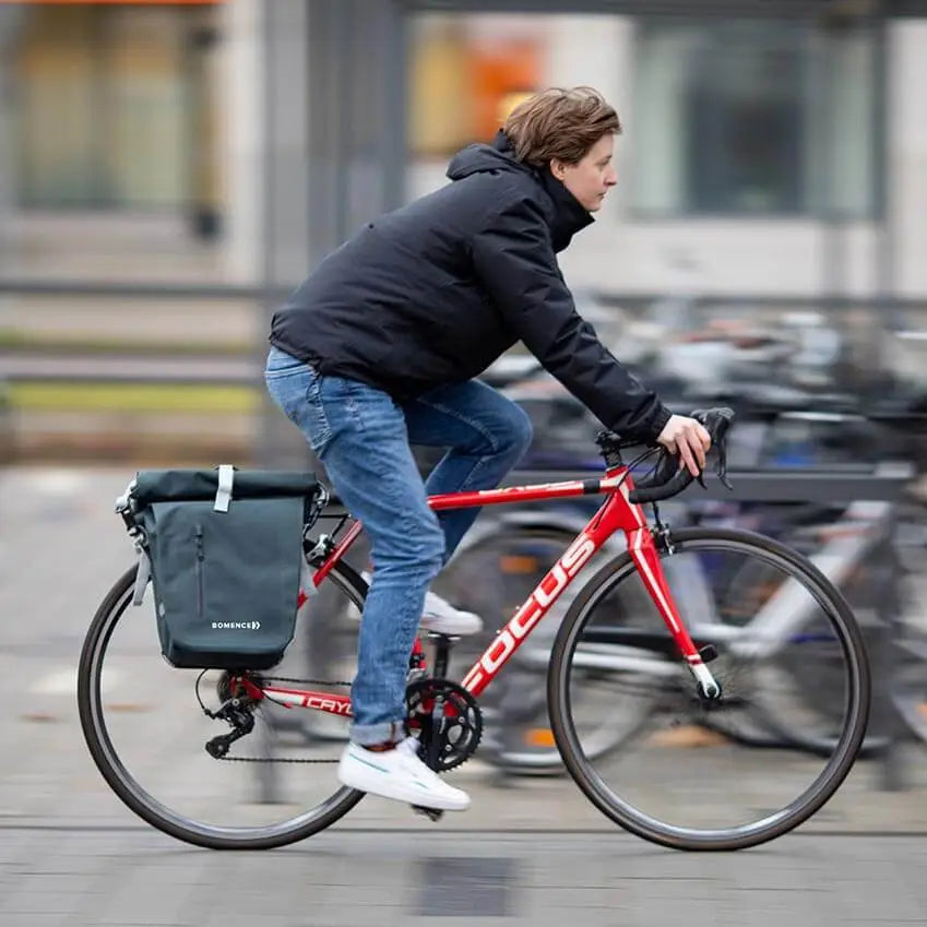 Grüne wasserdichte Fahrradtasche für den Gepäckträger am Rennrad, große Kapazität für urban Cycling.
