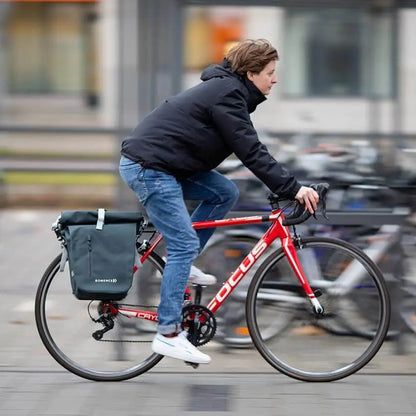 Grüne wasserdichte Fahrradtasche für den Gepäckträger am Rennrad, große Kapazität für urban Cycling.