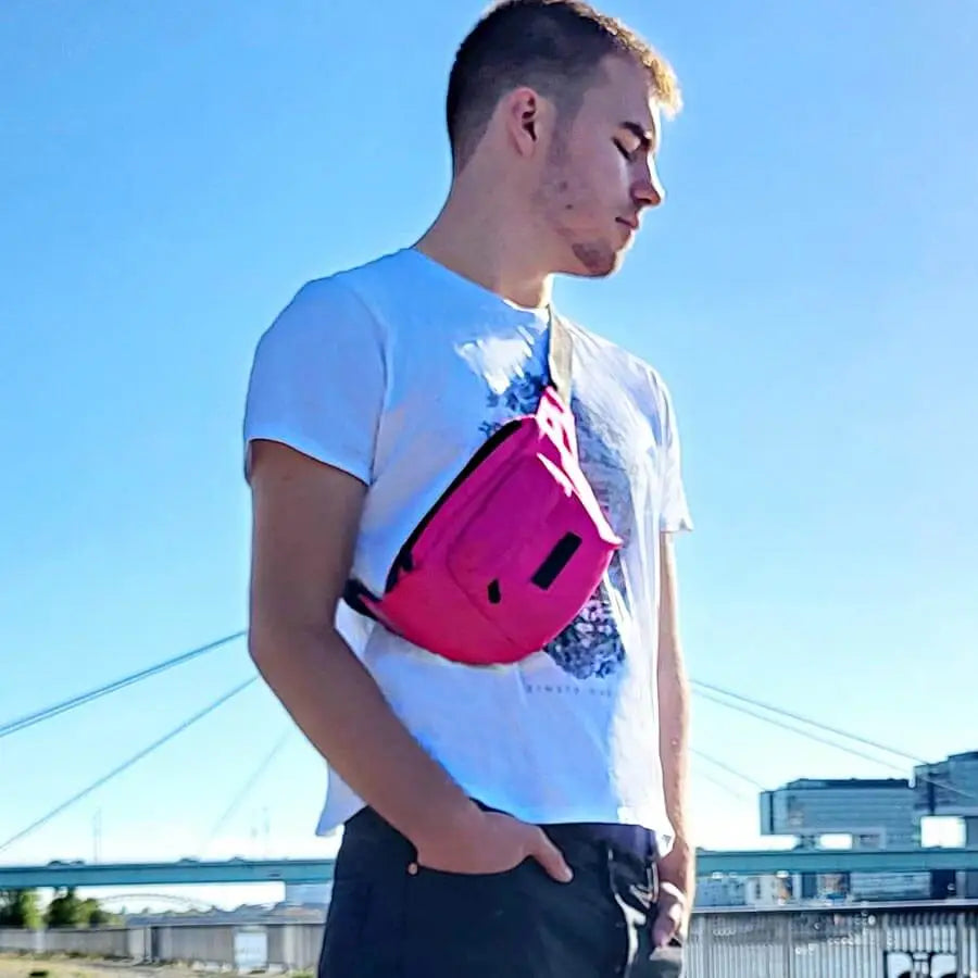 crossbody-tasche pink für damen und herren brusttasche vorne deutschland köln outdoor city